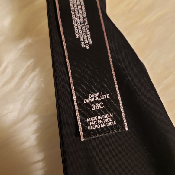 Victoria's Secret Demi Bra - Picture 6 of 7